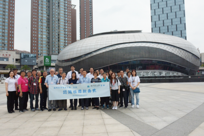 澳門百貨業(yè)職工會(huì)交流團(tuán)林婉珊團(tuán)長(zhǎng)一行到河源市商業(yè)中心參觀交流