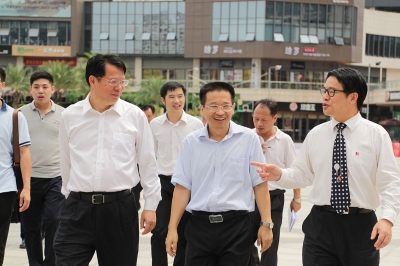 中共河源市委常委、市政府黨組副書記龔國平到河源市商業(yè)中心調研