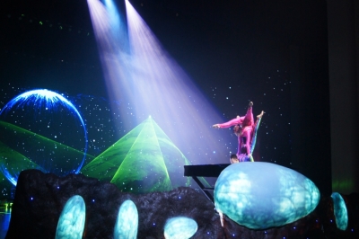 堅(jiān)基地產(chǎn)丨夢(mèng)幻桃劇秀 幸?？图胰?——“《桃花水母》大型夢(mèng)幻舞臺(tái)秀”專(zhuān)場(chǎng)拓客活動(dòng)圓滿(mǎn)