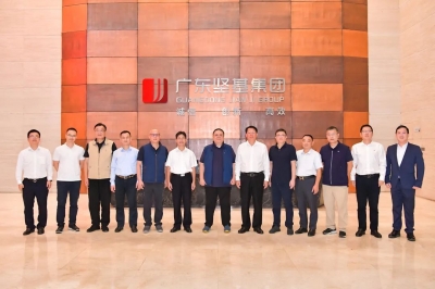 中國(guó)凱利集團(tuán)副董事長(zhǎng)、華葉控股董事長(zhǎng)葉弘毅率隊(duì)到堅(jiān)基集團(tuán)考察交流